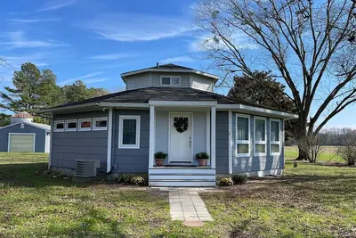Image de Serenity Cottage: Central to state parks, historic towns, Md & Va beaches