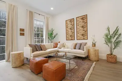 Image de Sleek Historic Southern Condo | 5 min to Fq