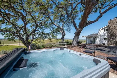 Image de Loft on Vineyard Estate w/360 Views and Hot Tub!