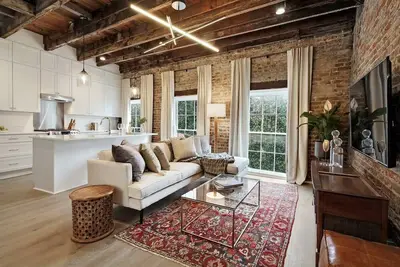 Image de Luxury, Historic Renovation | 5 min to Fq