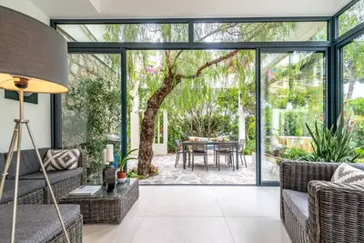 Image de Amazing Villa with Lush Private Garden, 2 min from the Beach