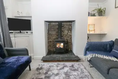 Image de Pebblestone Cottage, pet friendly, with open fire in Llandudno