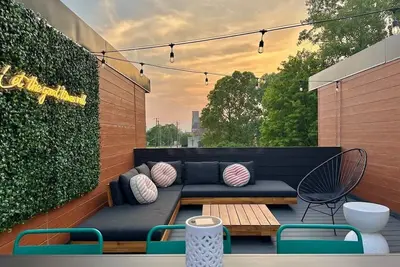 Image de New! Group Adventure Hub w/ Private Roof Deck!