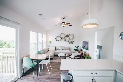 Image de Peaceful, Clean Hilltop Retreat with Ocean View!