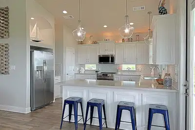 Image de Brand New Beach View &  5 Minute Walk to the Beach