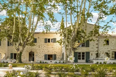 Image de 5 à 11 chambres / 10 Sdb (10 hectares) Piscine Clim renov 2023 - St Remy Arles! !