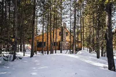 Image de New Listing Cute Cabin 30 mi from Ynp sleeps 10