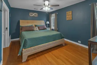 Image de Fully Furnished Home with Backyard available September 1st, 2023