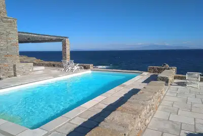 Image de Stunning family waterfront villa with panoramic sea views and a private pool