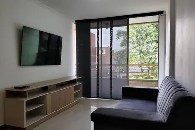 Image de Apartamento con balcón en Laureles, sector San Joaquin- la 70 blvd. Medellín.