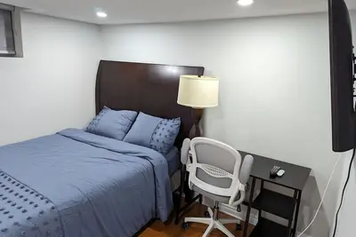 Image de Small 2-bedroom basement apartment with kitchenette