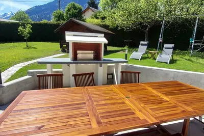 Image de Chalet \"Les Aubarettes\" face à la montée de l'alpes d'Huez