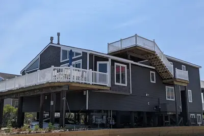 Image de Hidden Gem with unobstructed beach and bay views