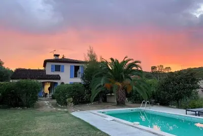 Image de Studio indépendant refait à neuf avec piscine et grand jardin dans villa