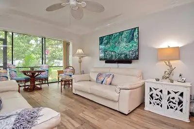 Image de Walk to Siesta Beach, Heated Pool, Wifi, Renovated Ground Floor Condo