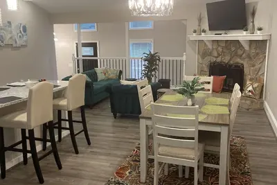 Image de Upscale Home! 4 Min From Lake Allatoona! \n18 Min from LakePointe Sports Complex!