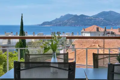 Image de Sea View. Near Beach. 3 Bedrooms. Terrace. Aircon