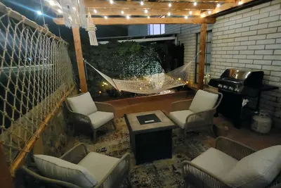 Image de Serene Spa hot tub Sanctuary with patio for the whole family