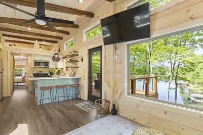 Image de A Lakefront Tiny Cabin: Kayaks, Sup, Near Jocassee