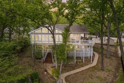 Image de New! Lakefront Home -Amazing Dock -22mm -Sleeps 18