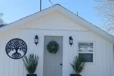 Image de Parkview Cottage - Steps from beautiful Seacliff Park and Beach