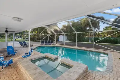 Image de Serenity of West Palm Beach - 5 bed 4 bath Heated Pool and Hot Tub - 3 mi Pbi