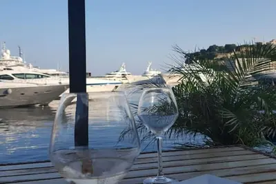 Image de 150 m Plage - Piscine, Luxe, Calme Assuré