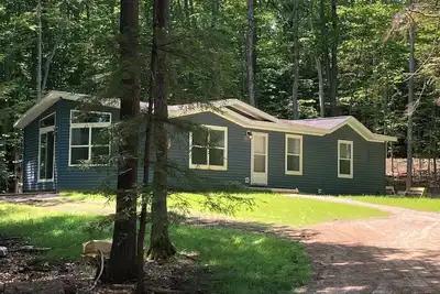 Image de Blue House by the Bay - Spacious New Home on 1+ Acre Scenic Wooded Lot