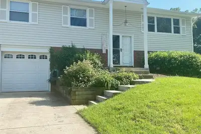 Image de Come Seize the Bay! 4 miles from the Navy Campus