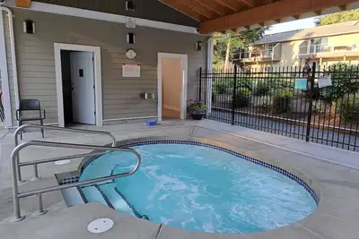 Image de 1 Bedroom Condo Near Rathtrevor Beach