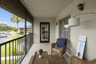 Newly Furnished condo, close to beautiful Jupiter and Juno Beaches.
