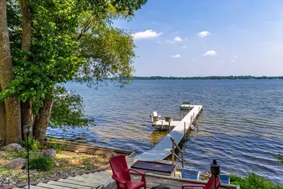 Image de Beautiful Lake Sallie Views, Newly Updated Barbara Beach Lake Home