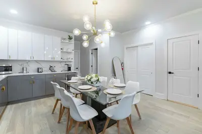 Image de Modern Jersey City Getaway - Art & Family Fun!