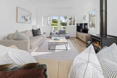 Image de Queen of Hearts Beach House - Only 3 Minutes Walk To Sorrento Township!