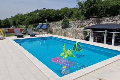 Image de Comfortable Croatian villa with pool, billiard, basketball court, darts, bicycle