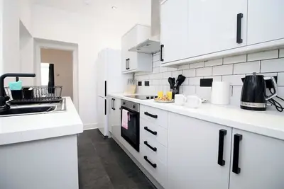 Image de 3 Bedroom House in Mountain Ash Cynon View by TŷSA