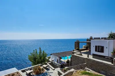 Image de Villa Stoneflower with breathtaking sunsets & private swimming pool
