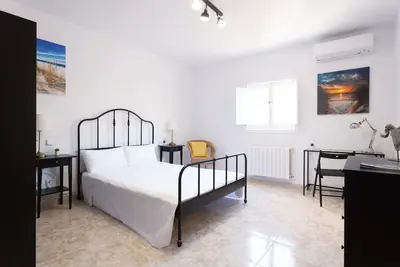 Image de Stylish Boutique Apartment w/ Great Location - Includes Kitchen, A/C, & WiFi