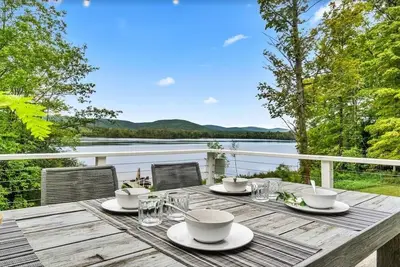 Image de Modern, Renovated Lakefront Escape
