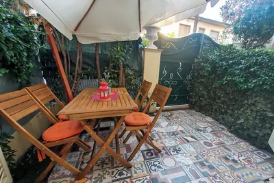 [Wonderland Near Sea 'B'] Garden - Parking & Wi-fi