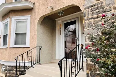 Image de Stylish 3 bedroom in Suburbs | Very Walkable Area