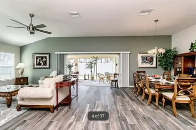 Image de St. Johns. Spacious Designer Home w Private Lanai, Porcelain Tile throughout.