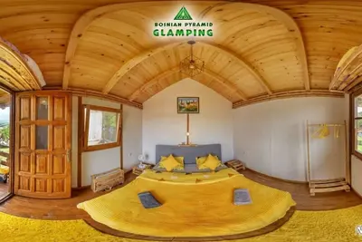 Image de Yellow bungalow Bosnian pyramid glamping