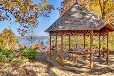 Image de Spacious Retreat w\/ Stunning Norfork Lake Views!