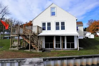 Image de The Cape: Waterfront Home on Cayuga Lake