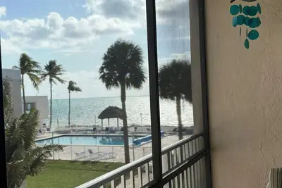 Image de Beachfront paradise, heated pool and ocean view #9