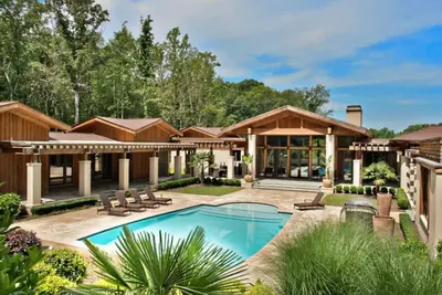 Image de Event Space\/ Celebrity Home\/ Near Athens and Uga\/ Private Lake\/ 150 Acres