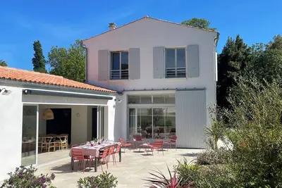 Image de Grande maison neuve, lumineuse, plage à 550m, piscine et terrain de pétanque