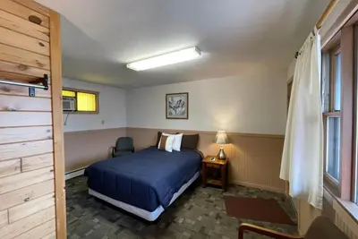 Image de Lyons in Onaway - 1 Queen Bed - Room 12 - Sleeps 2
