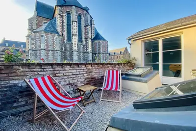 Image de Charmante maison rénovée, belle terrasse proximité plages & proche de la mer.